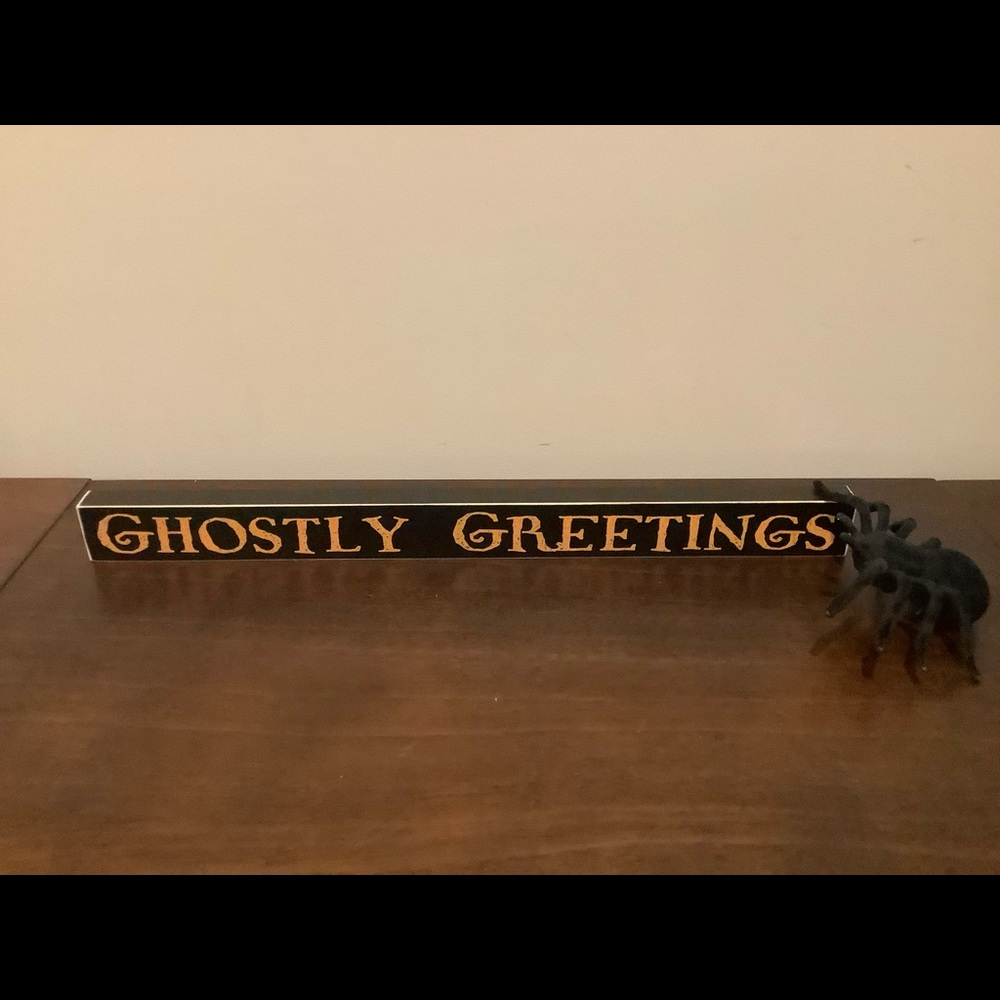 GHOSTLY GREETING Wood Halloween Decor Sign 👻